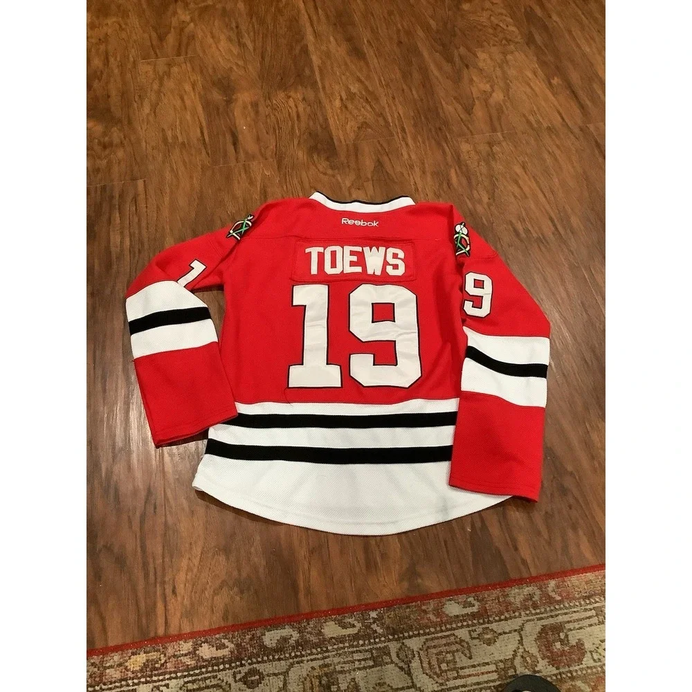 Reebok Chicago Blackhawks Jersey NHL Hockey Youth Size S/M Jonathan Toews #19 C